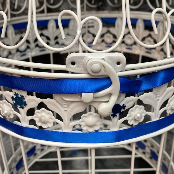 White  Wrought Iron Birdcage
Decorative Hinged Bird Embellished with blue bird - Picture 12 of 16